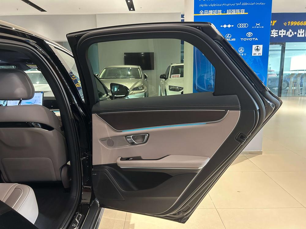 BYD Han 2024 car image #29