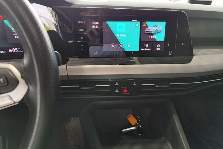 Volkswagen Golf 2023 car image #15