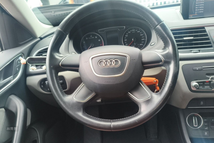 Audi Q3 2016 car image #12