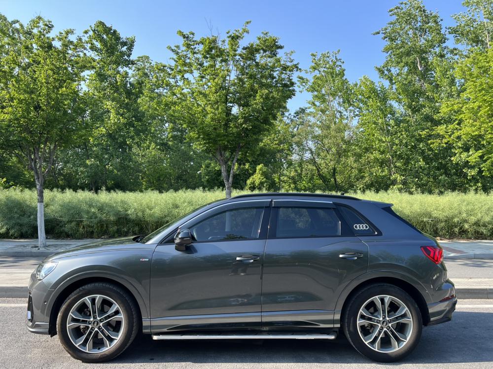 Audi Q3 2023 car image #4