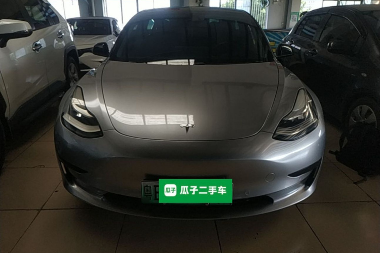 Tesla Model 3 2020 car image #3