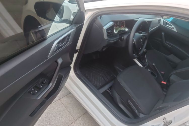 Volkswagen Polo 2021 car image #13