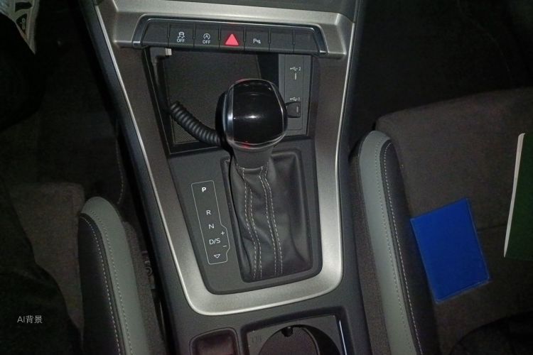 Audi Q3 2020 car image #16