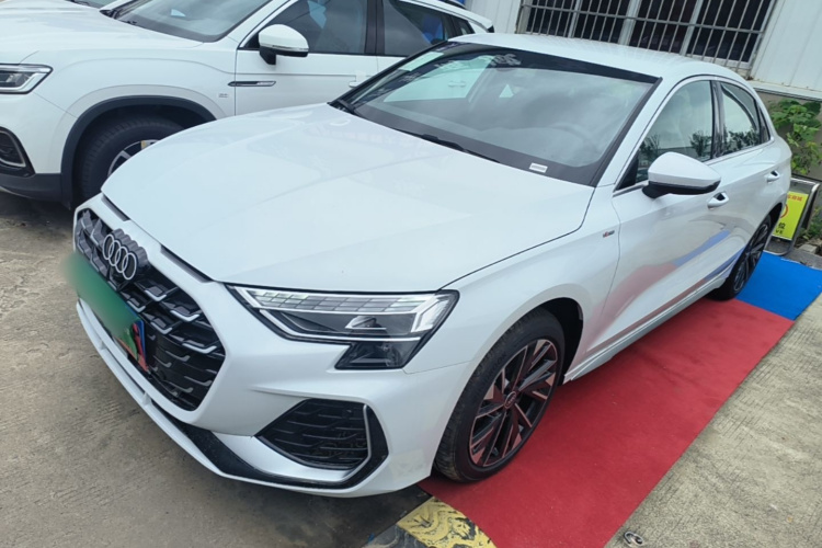 Audi A3 2026 immagine di auto #2