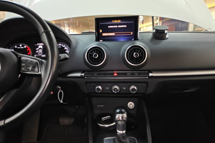 Audi A3 2018 car image #13