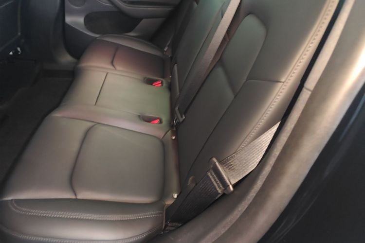 Tesla Model Y 2023 car image #17