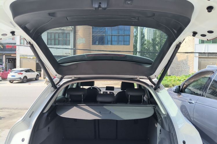 Audi Q3 2018 car image #19