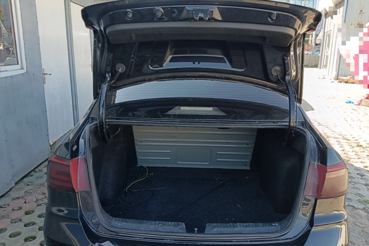 Volkswagen Santana 2018 car image #19