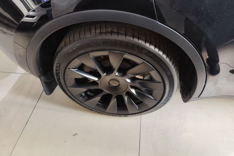 Tesla Model Y 2022 #5 Tesla Model Y 2022 car image #5