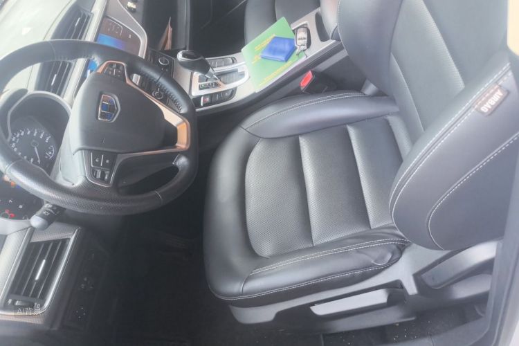 GEELY Emgrand GS 2018 car image #17