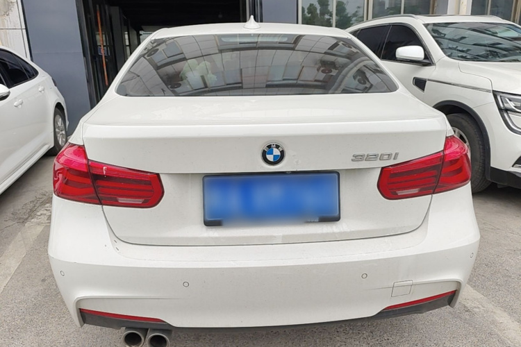 BMW 3 Series 2019 car image #6