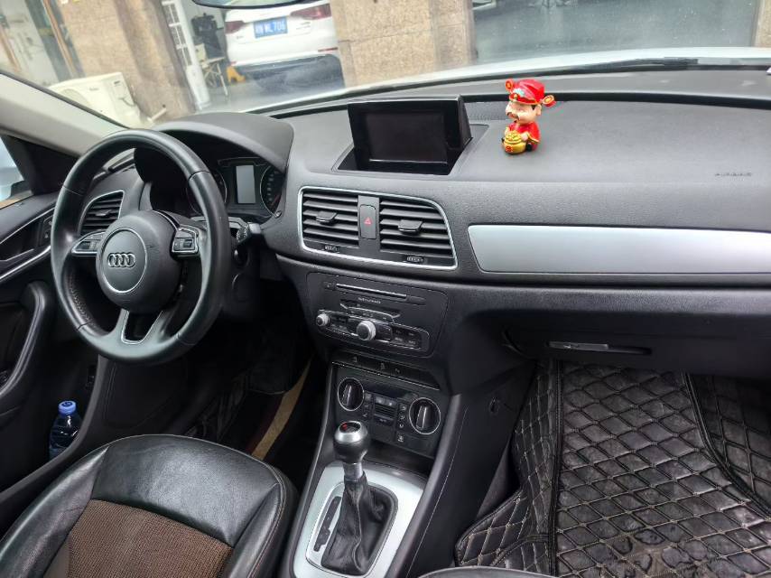 Audi Q3 2019 car image #8