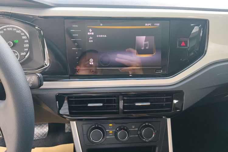 Volkswagen Polo 2021 car image #17