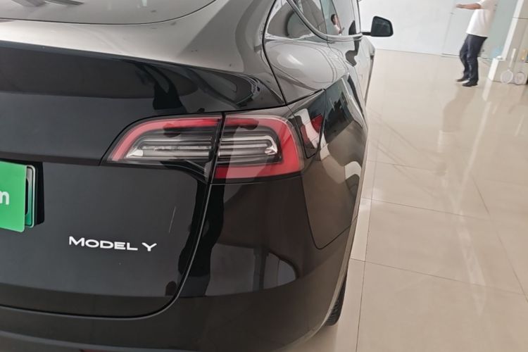 Tesla Model Y 2023 #8 Tesla Model Y 2023 car image #8