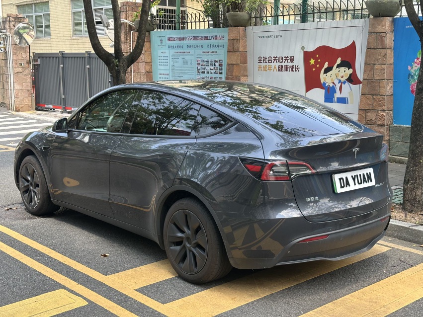 Tesla Model Y 2024 #7 Tesla Model Y 2024 car image #7