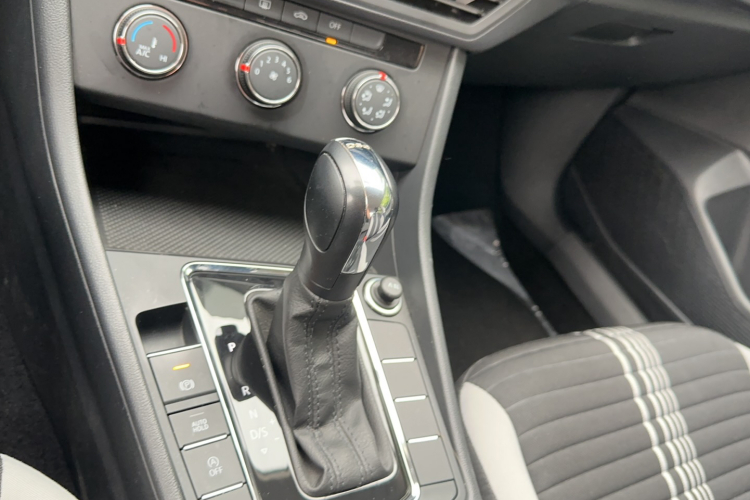 Volkswagen Bora 2023 car image #20