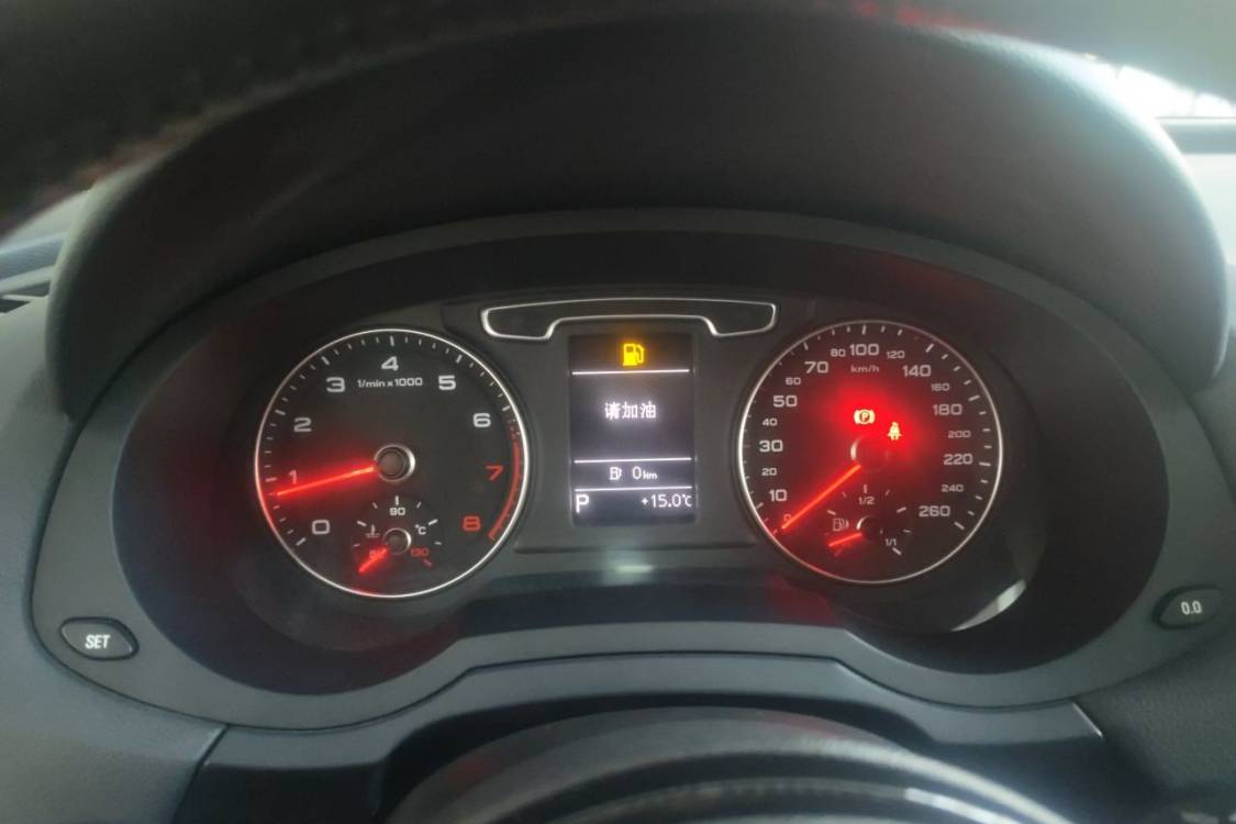 Audi Q3 2016 immagine di auto #24