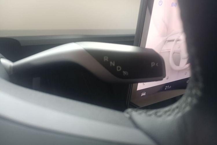 Tesla Model Y 2023 #14 Tesla Model Y 2023 car image #14