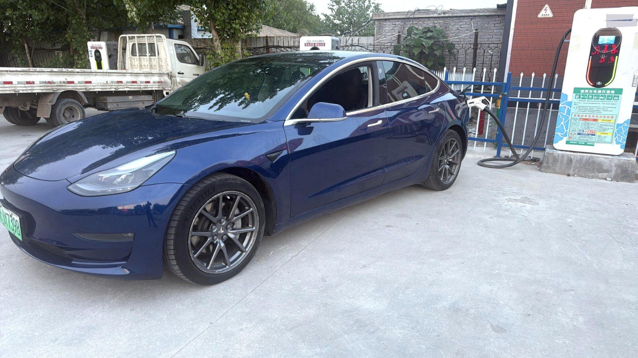 Tesla Model 3 2020 car image 