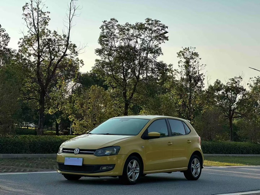 Volkswagen Polo 2012 Volkswagen Polo 2012 car image