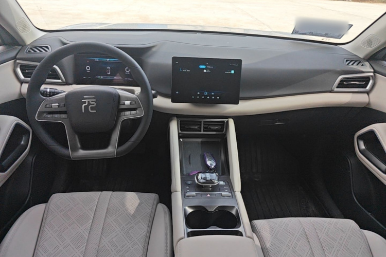 BYD YuanUP 2024 #10 BYD YuanUP 2024 immagine di auto #10
