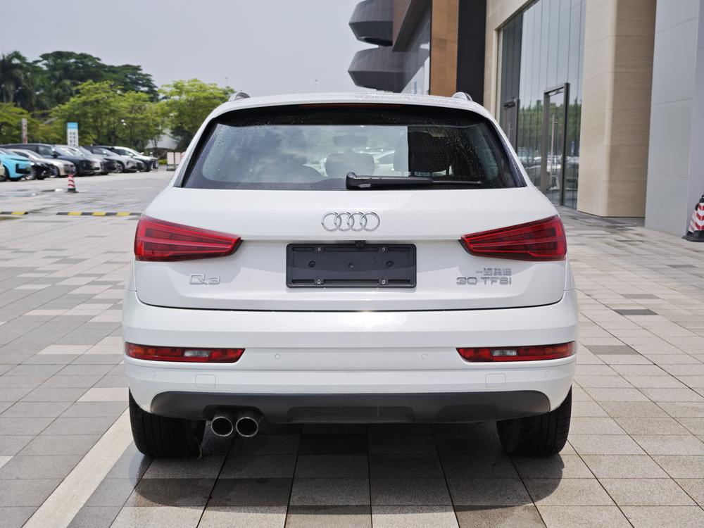 Audi Q3 2018 car image #4