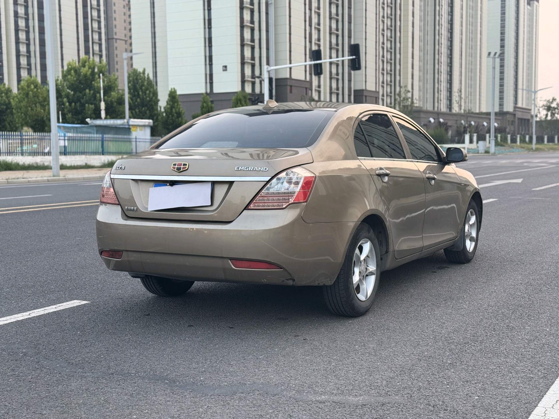 GEELY Emgrand 2014 #7 GEELY Emgrand 2014 car image #7