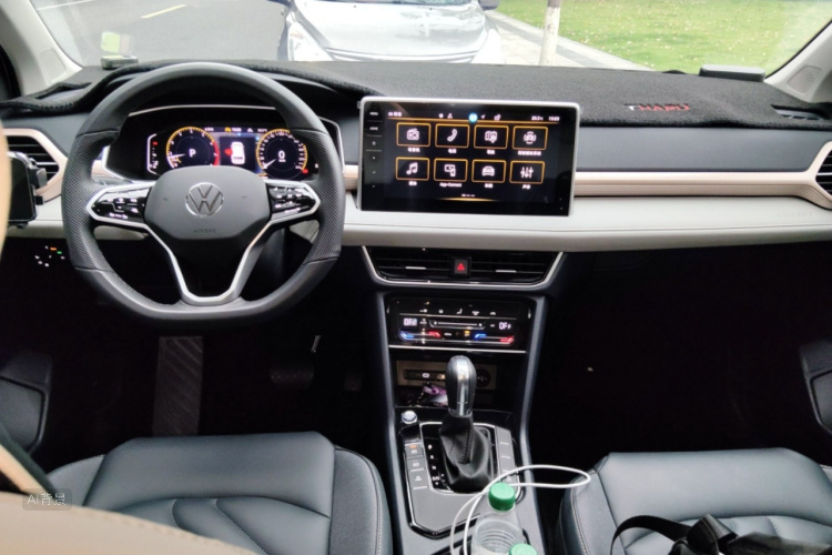 Volkswagen Tharu 2024 immagine di auto #11