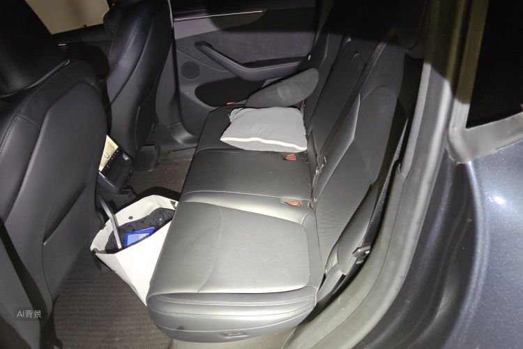 Tesla Model Y 2025 #19 Tesla Model Y 2025 car image #19