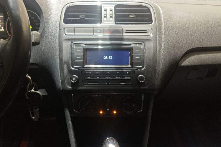 Volkswagen Polo 2016 imagem de carro #13