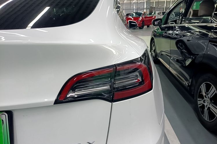 Tesla Model Y 2022 #8 Tesla Model Y 2022 car image #8