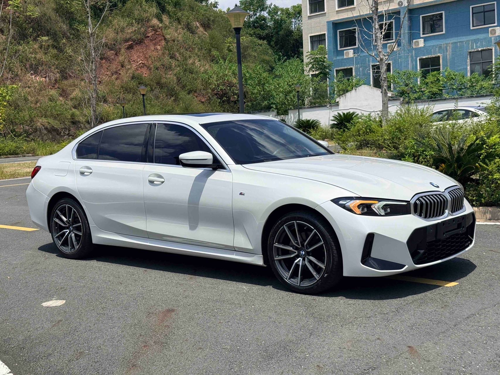 BMW 3 Series 2024 imagem de carro #3