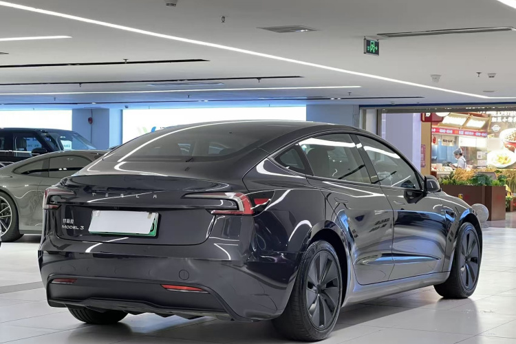 Tesla Model 3 2025 car image #5