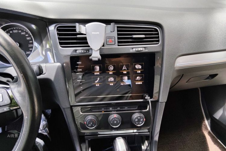 Volkswagen Golf 2020 car image #15