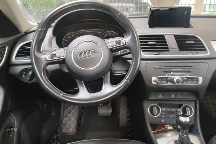 Audi Q3 2017 car image #12