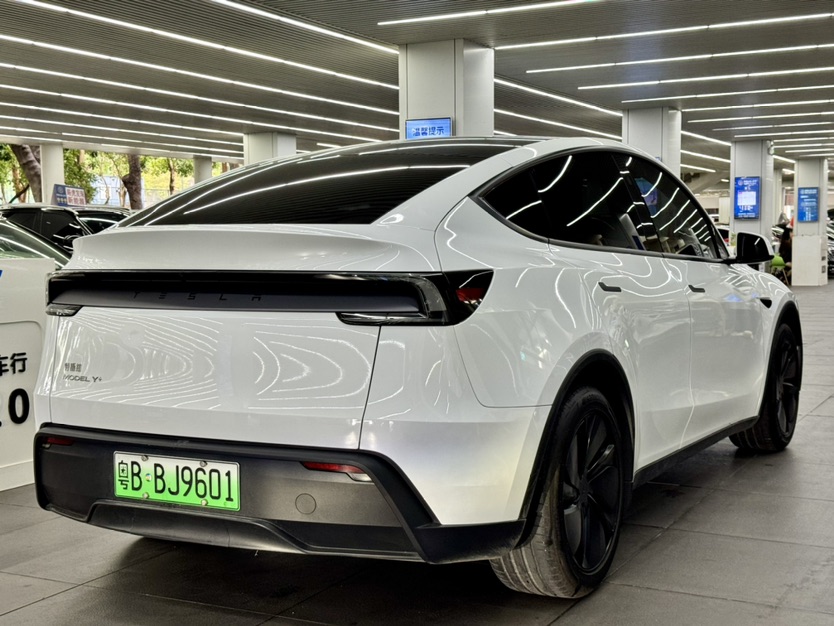 Tesla Model Y 2025 #7 Tesla Model Y 2025 car image #7