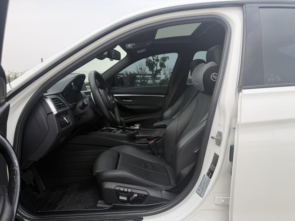 BMW 3 Series 2019 immagine di auto #15