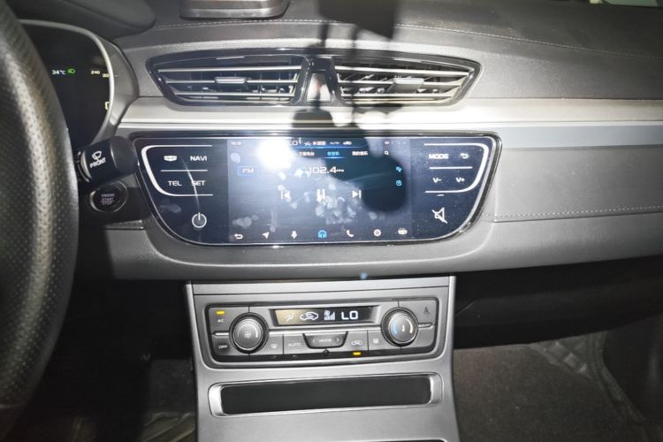 GEELY Emgrand 2018 car image #13