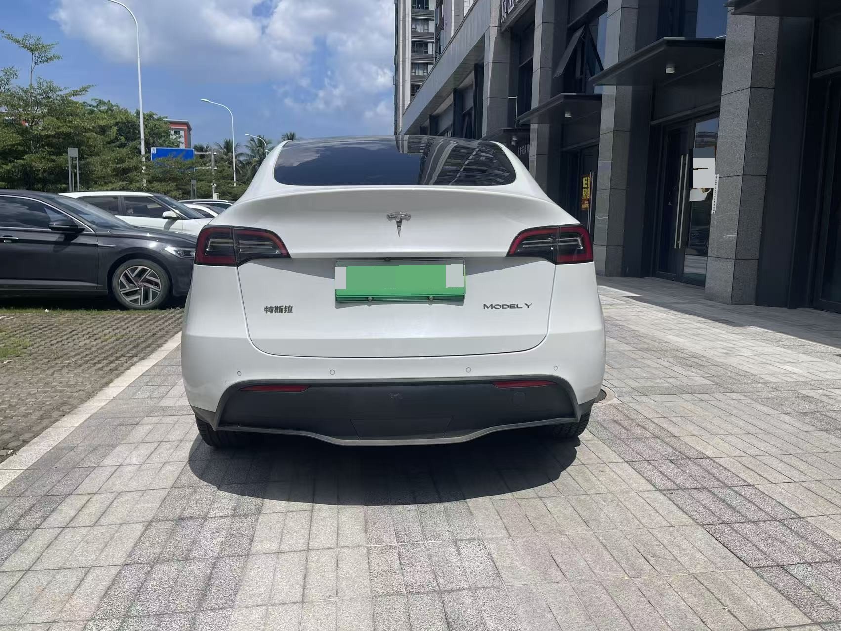 Tesla Model Y 2022 #6 Tesla Model Y 2022 car image #6