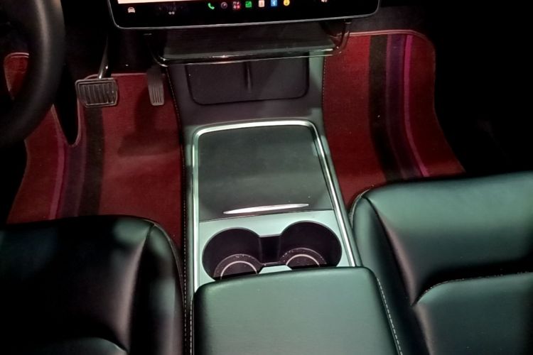 Tesla Model Y 2022 #14 Tesla Model Y 2022 car image #14