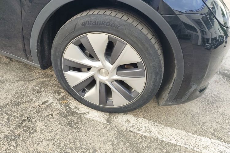 Tesla Model Y 2022 car image #9