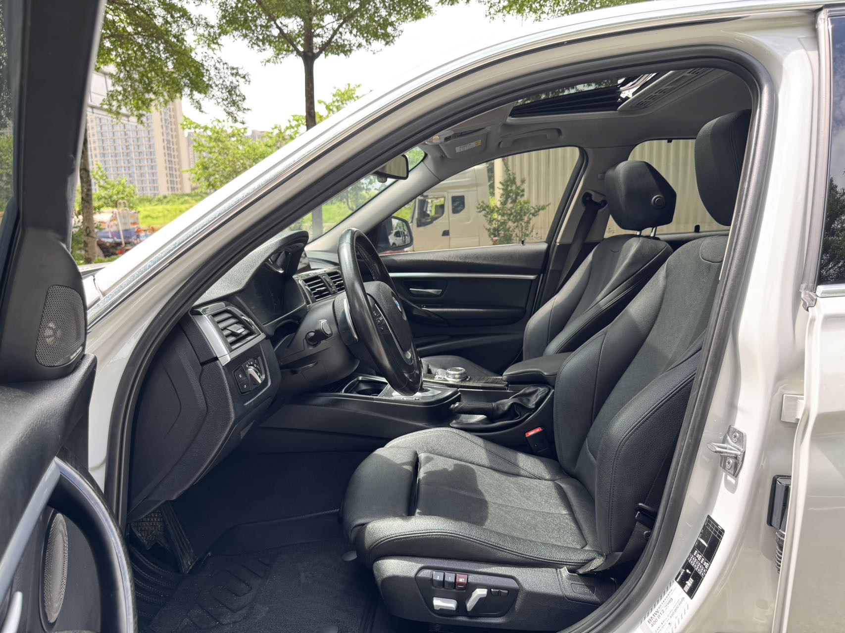 BMW 3 Series 2018 car image #8