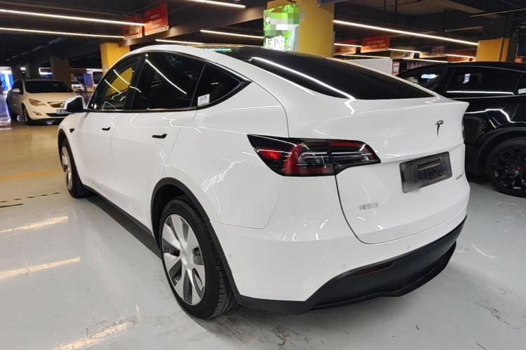 Tesla Model Y 2022 #4 Tesla Model Y 2022 car image #4