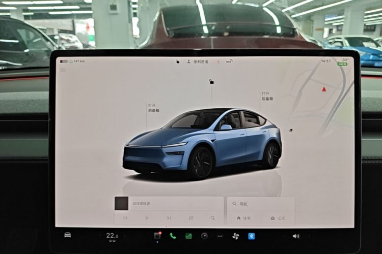 Tesla Model Y 2025 car image #13