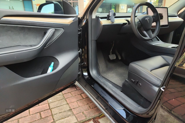 Tesla Model Y 2023 #18 Tesla Model Y 2023 car image #18