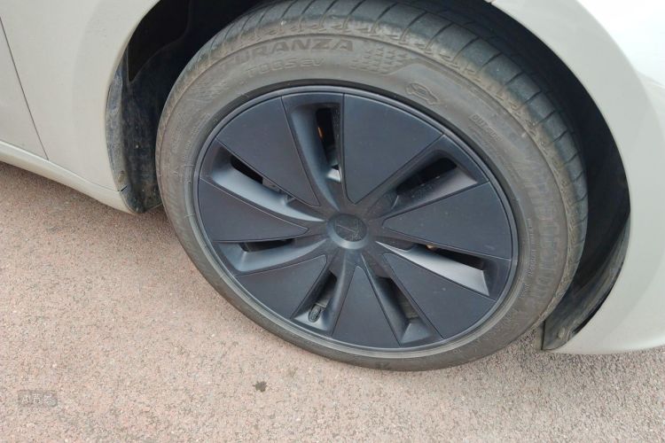 Tesla Model 3 2025 car image #9