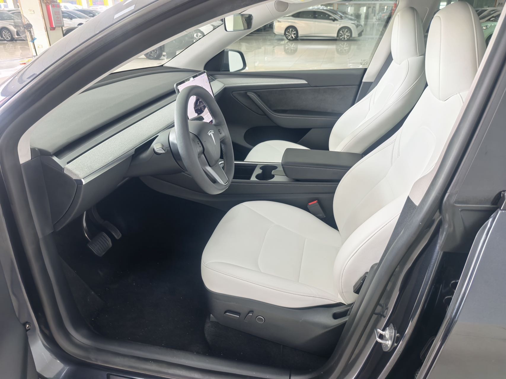 Tesla Model Y 2024 #10 Tesla Model Y 2024 immagine di auto #10