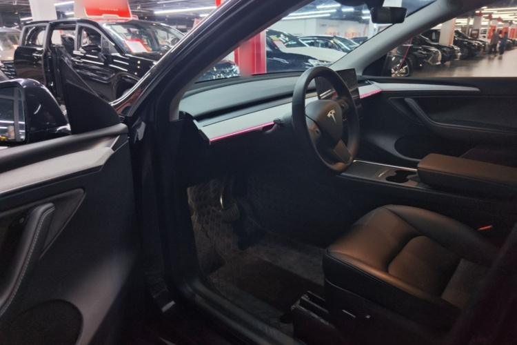 Tesla Model Y 2024 #16 Tesla Model Y 2024 car image #16