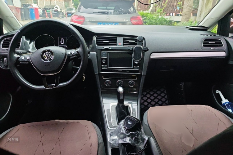 Volkswagen Golf 2018 car image #11