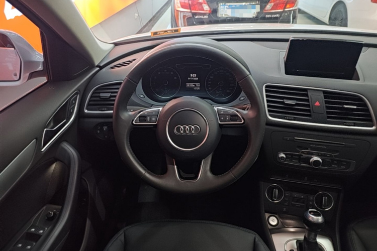 Audi Q3 2018 #11 Audi Q3 2018 car image #11